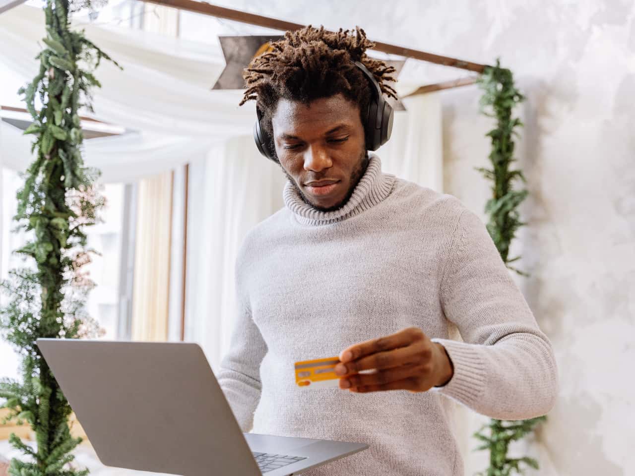 Telefones e canais de atendimento para cancelar cartão nos principais bancos
