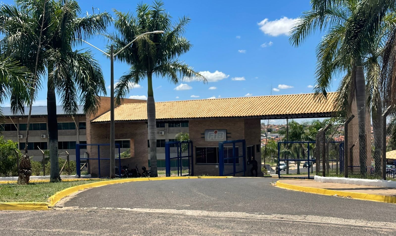 Comparativo: FIB Bauru vs. Outras Faculdades de Bauru no Ranking RUF