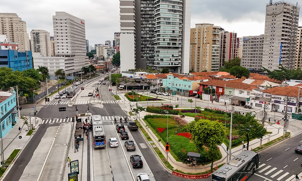 Obras de drenagem em SP: Prevenção de enchentes e novos piscinões