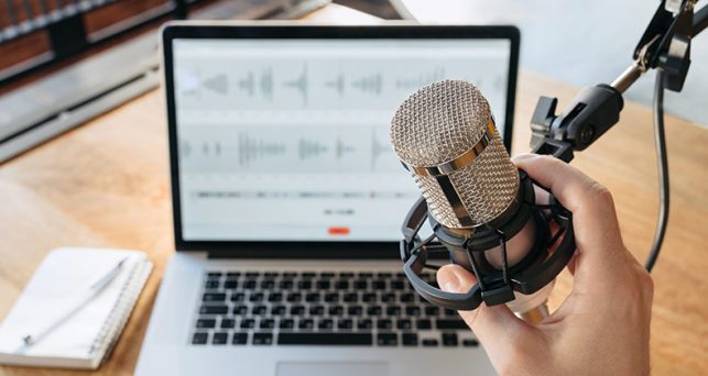 Tráfego Pago vs. Orgânico para Podcasts: Qual Estratégia Usar para Crescer?
