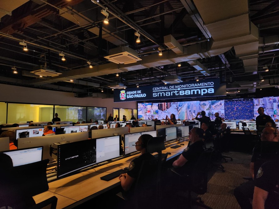 Buzzmonitor vs mLabs vs Hootsuite: Qual a melhor plataforma para você?