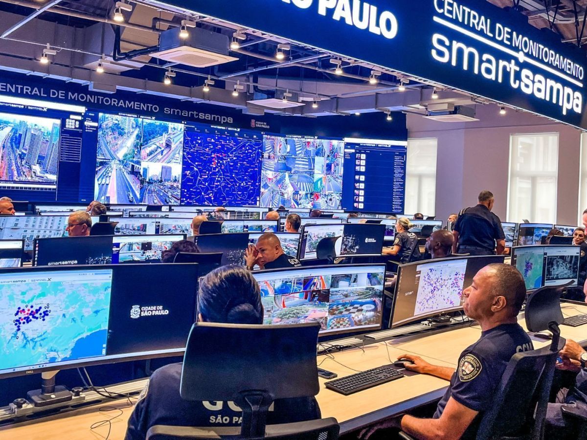 Buzzmonitor vs mLabs vs Hootsuite: Qual a melhor plataforma para você?