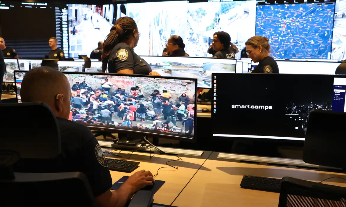 Monitoramento de redes sociais para gestão de crise: Estratégias e ferramentas