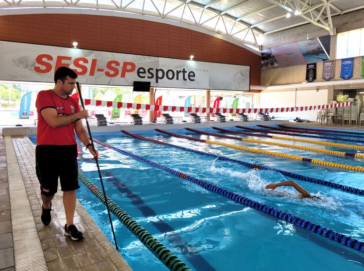 Comparativo: Piscinas Públicas vs. Academias Privadas em SP