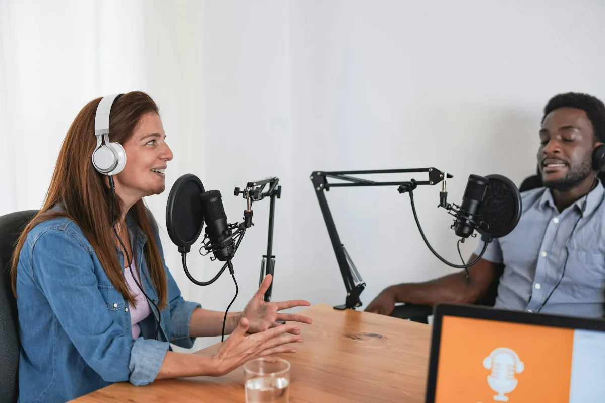 melhores podcasts brasileiros para ouvir e aprender