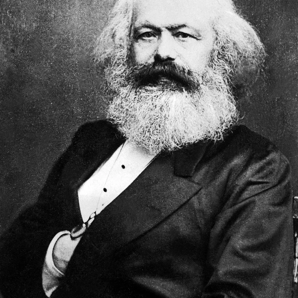 Socialismo Utópico vs. Comunismo Científico: Entenda as Diferenças