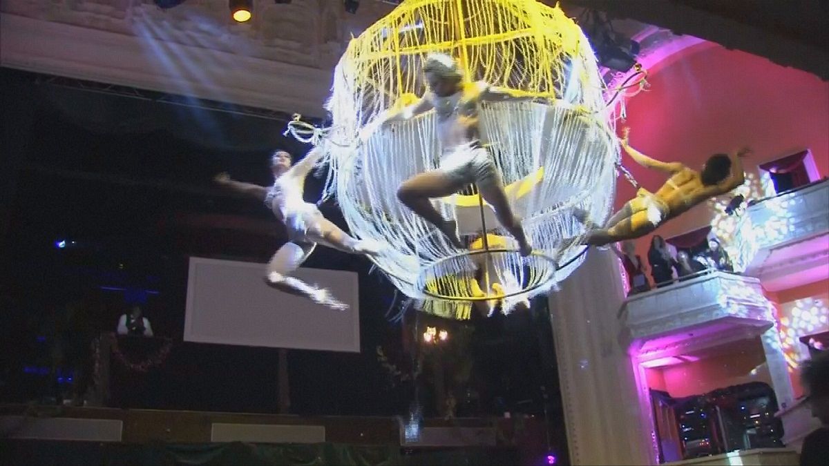 Teatro Sensorial: Uma Imersão Além da Visão