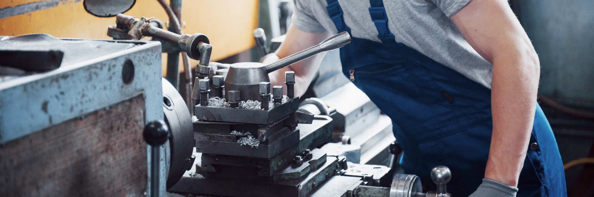 Torno Convencional vs. CNC: O Futuro da Profissão de Torneiro