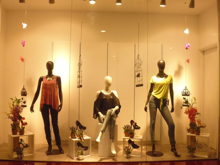 fachada comercial inovadora